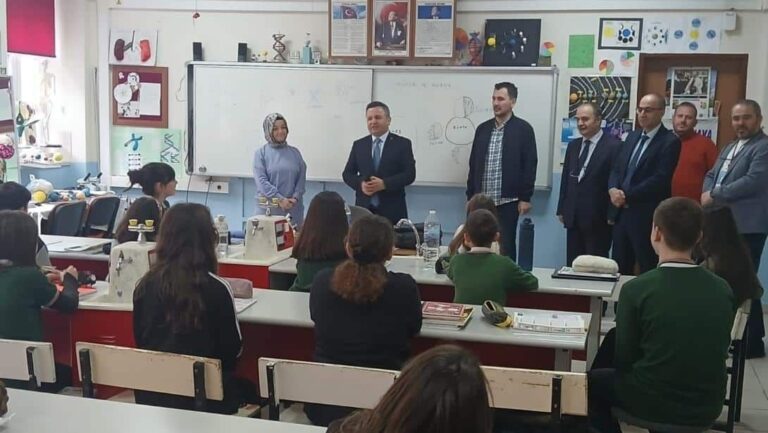 İl Müdürü Tokgöz, Gedikkaya Ortaokulu’nda Eğitimi Değerlendirdi