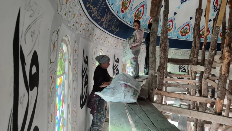 Samsunlu Kadın Nakkaşlar Cami Duvarlarına Sanat Katıyor