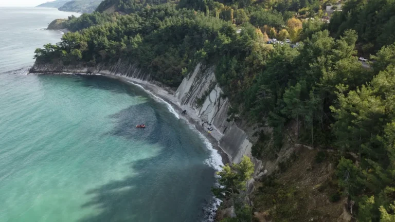 İnebolu’da Kayıp İmam Uçurumda Ölü Bulundu: Acı Son