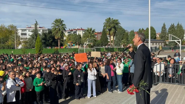 43 Yıllık Öğretmen Zeki Selen’den Duygusal Veda