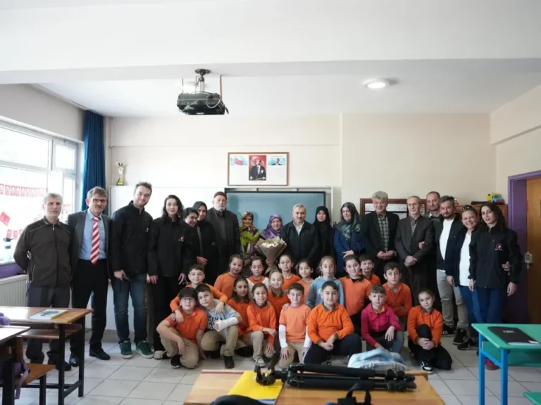 Düzce’de Görme Engelli Öğretmene Duygusal Öğretmenler Günü Sürprizi