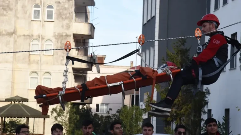 Giresun’da Yüksekokul Öğrencilerinden Kapsamlı Sivil Savunma Tatbikatı