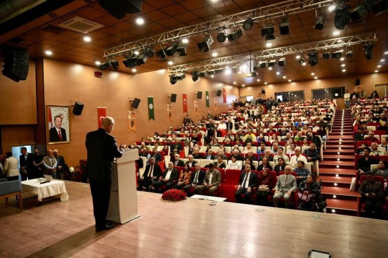 İlker Başbuğ Giresun Kitap Fuarı’nda Yoğun İlgi Gördü