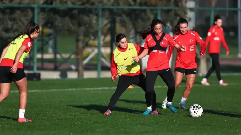 Giresunlu Rabiya ve Nevcan, U23 Kadın Milli Takım Kampında