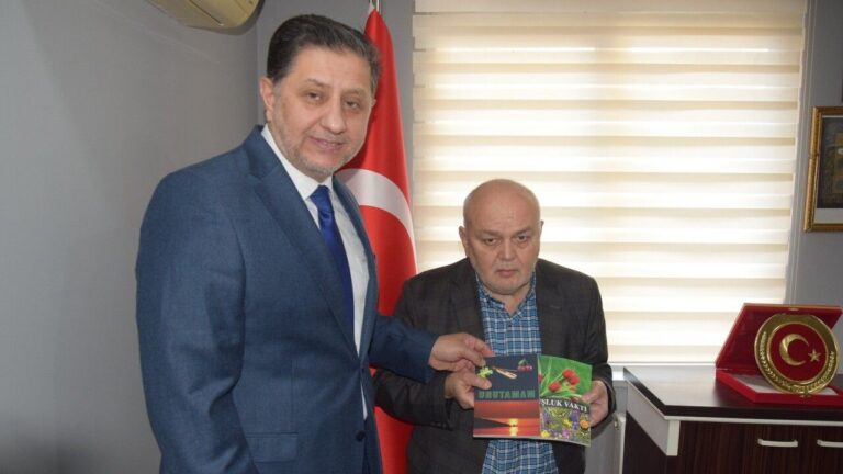 Espiyeli Şair Süleyman Usta’dan Müftü Özgül’e Kitap Hediyesi