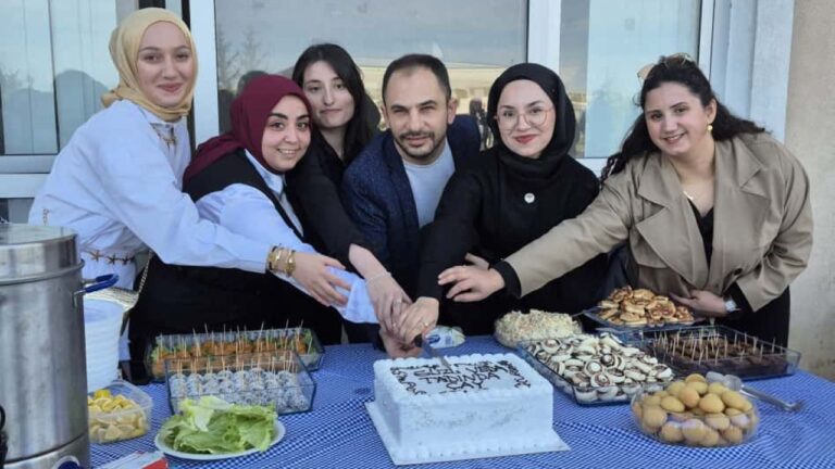 Giresun İletişim Fakültesi’nde Öğrencilerden “Güze Veda Çay Partisi”