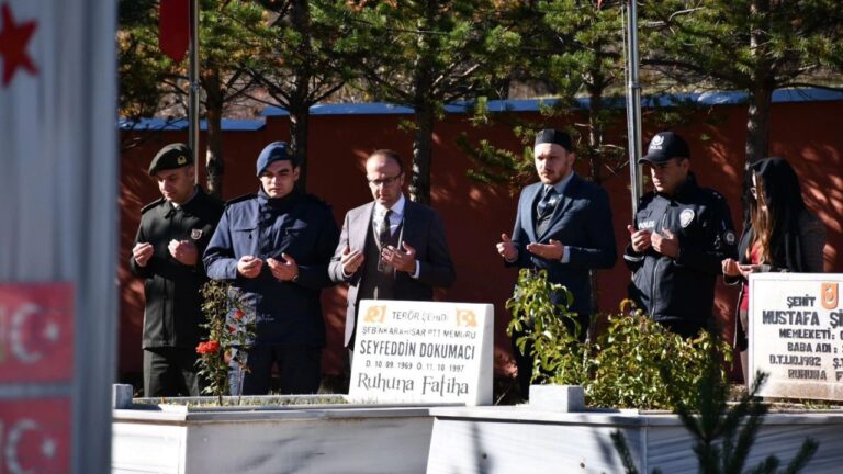 Alucra Kaymakamı Azman’dan Şehitlere Anlamlı Ziyaret