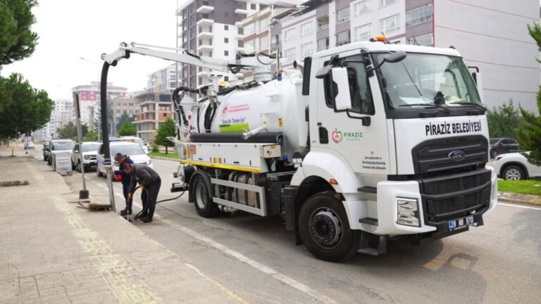 Piraziz’de Yeni Kanal Temizleme Aracı Altyapı Mesaisine Başladı
