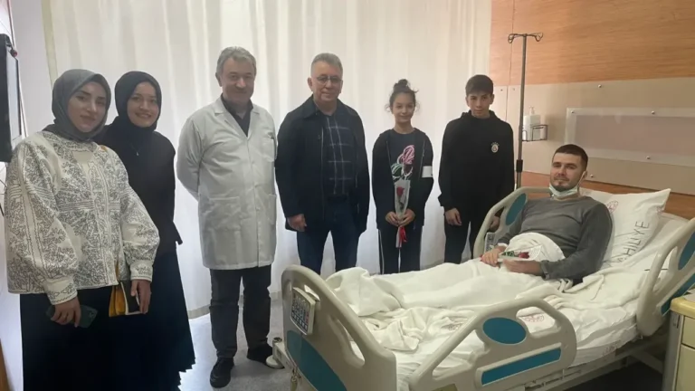 Mustafa Kemal Ortaokulu’ndan Hastanedeki Öğretmenlere 24 Kasım Ziyareti