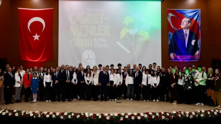 24 Kasım Öğretmenler Günü: Kutlamalar ve Talepler