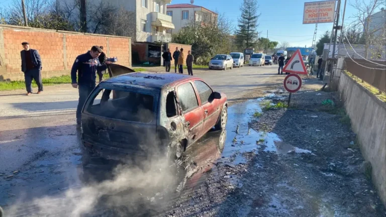 Seyir halinde yanan otomobilden son anda kurtuldu
