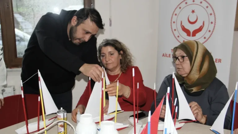 Gaziler ve şehit yakınları sanatla sosyalleşiyor