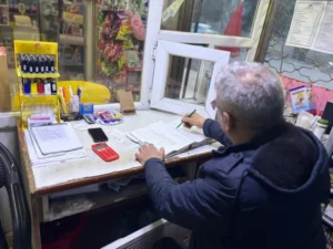 Mahalle bakkalındaki 250 bin liralık borç hayırsever çift tarafından ödendi