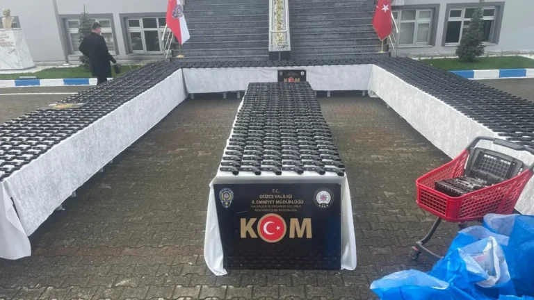 Yolcu otobüsünde 2 bin 100 tabanca ele geçirildi