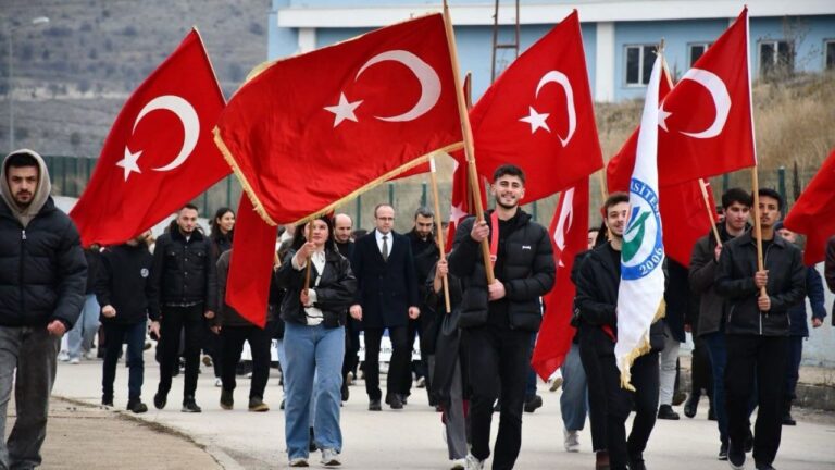 Giresun’da üniversite gençliği Sarıkamış şehitleri için yürüdü