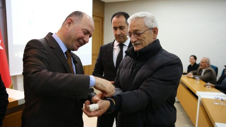 Giresun’da yaşlılar akıllı bileziklerle takip edilecek