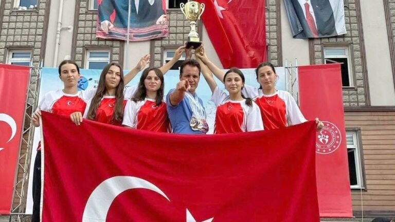 Giresunlu öğretmenin rafting başarısı Fair Play ödülü getirdi