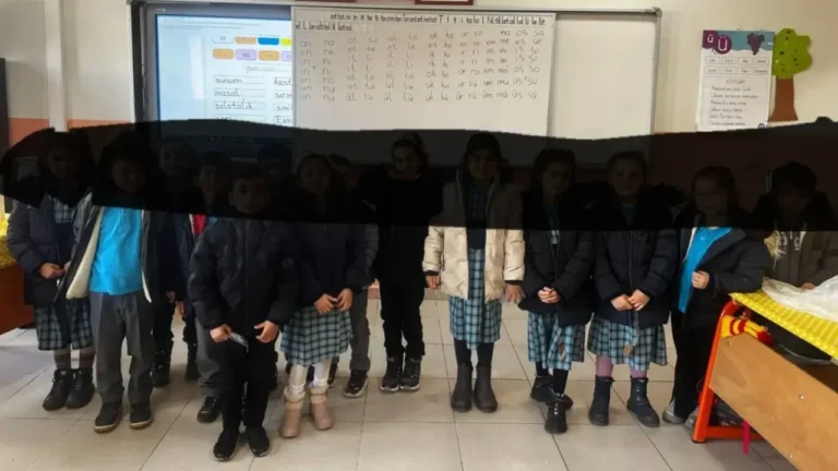 Alucra’da 201 Öğrenciye Kışlık Mont Desteği: Zorlu Kışa Hazırlık