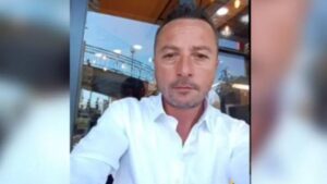 Motokurye evinin önünde silahlı saldırıda öldü