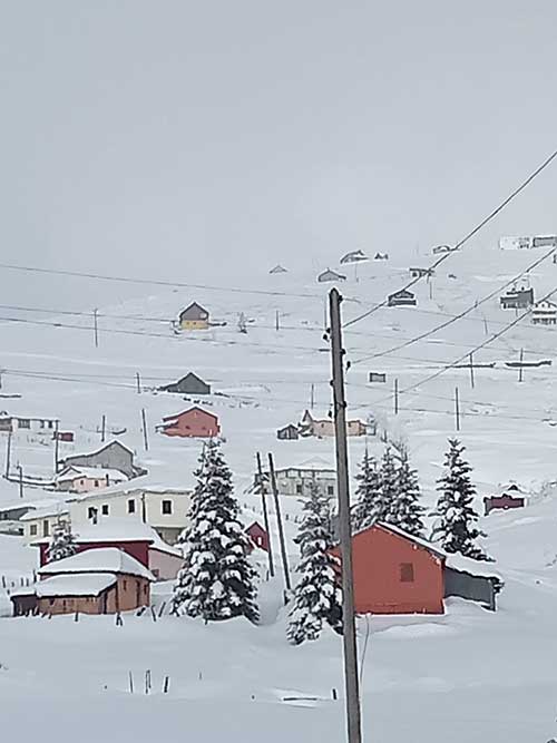 Giresun’un yaylaları beyaza büründü