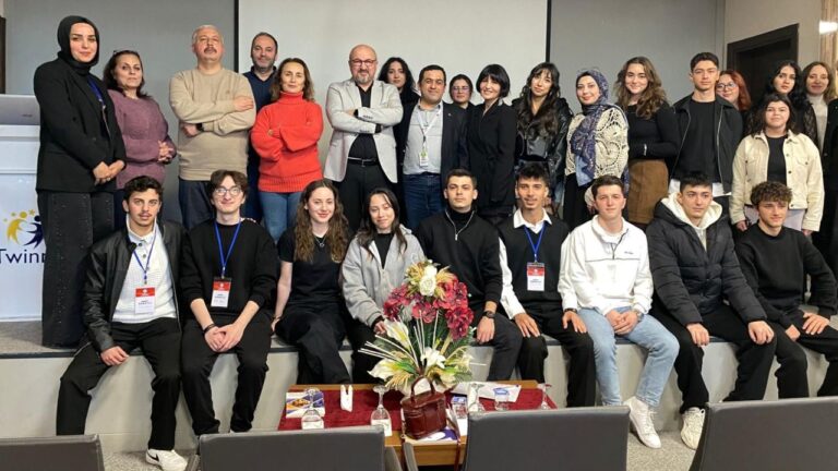 Giresun’da üniversiteliler lise öğrencileriyle söyleşide buluştu…