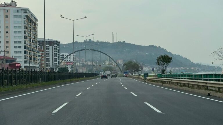 Karadeniz Sahil Yolu Piraziz Geçişi Tamamlandı: Trafik Rahatladı