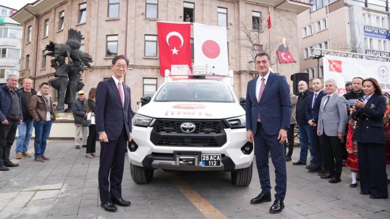 Japonya Büyükelçisi Masami, Giresun Belediyesi’ne Hibe Edilen Aracın Teslim Törenine Katıldı