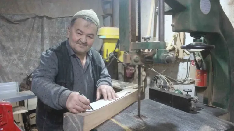 Giresunlu Kemençe Ustası, Sıra Dışı ve Dekoratif Kemençeler Yapıyor