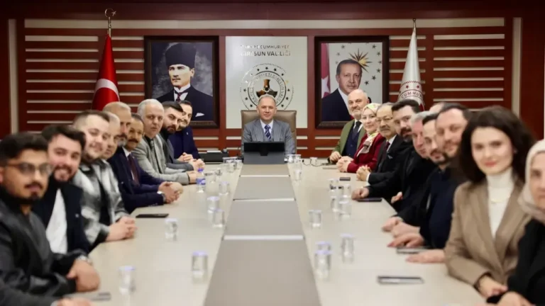 Vali Serdengeçti’den AK Parti Heyetine Veda Teşekkürü