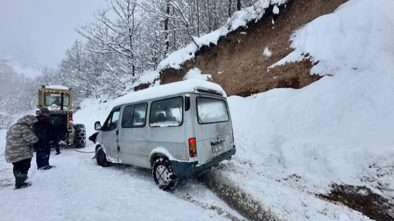 Aydındere’de Kar Kalınlığı 1,5 Metreyi Aştı!
