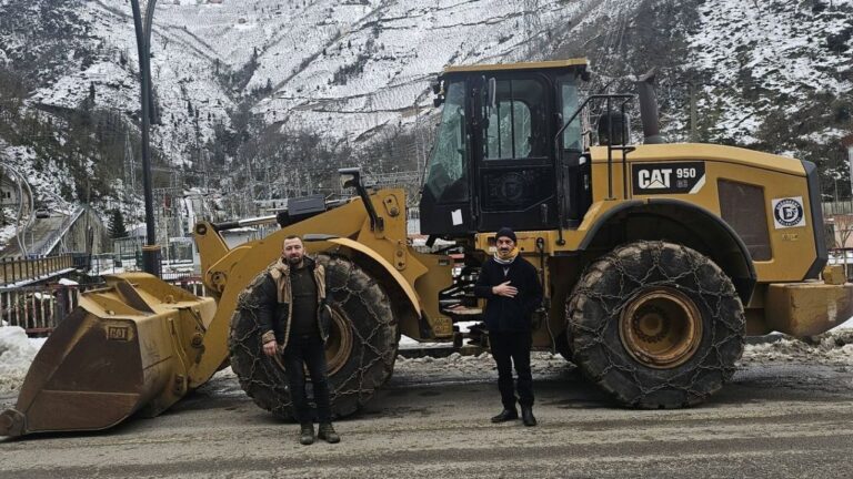 Giresun’da uçuruma yuvarlanan iş makinesinin yeri hemen dolduruldu