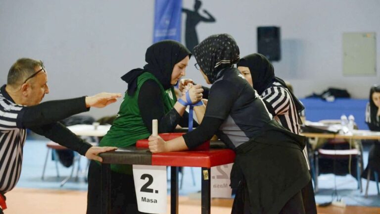 Fatma Nesime Bayrak Bilek Güreşi Bölge Şampiyonu