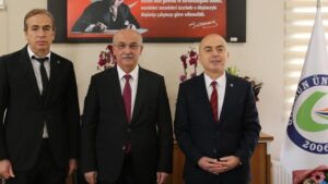 Giresun Üniversitesinde bayrak değişimi