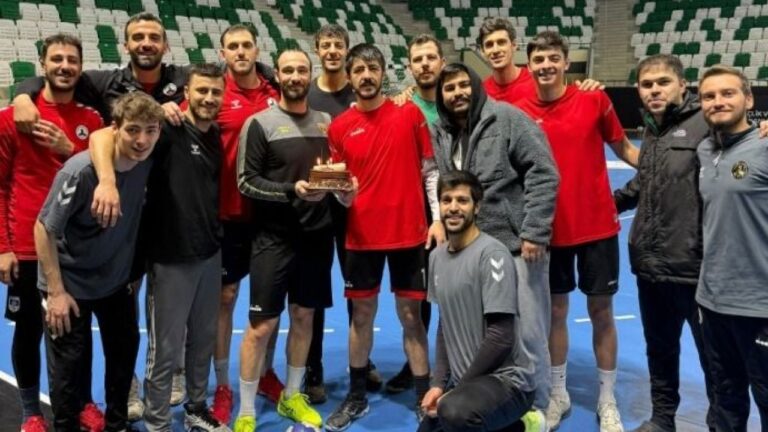 Giresunspor hentbolda moralli!