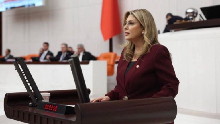 Kadınlar yaşamdan koparılıyor