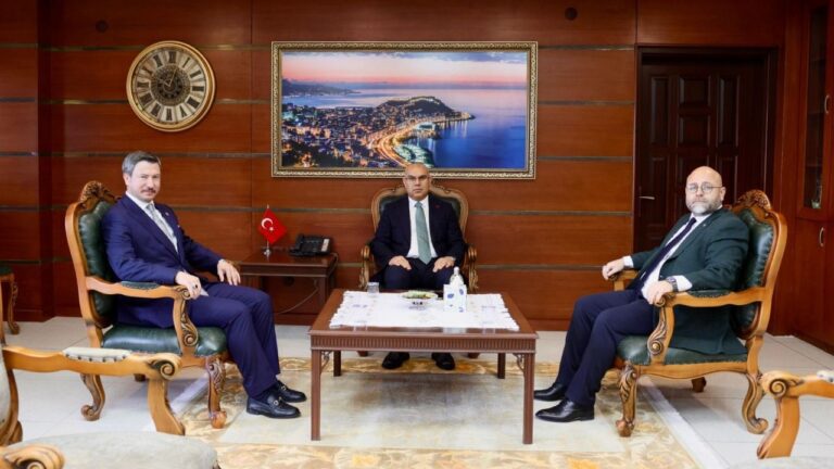 Devletimizin yanında ve hizmetindeyiz!