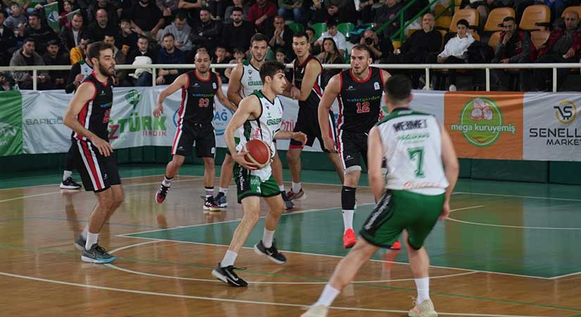 Kerasusspor evinde yeniden liderlik peşinde