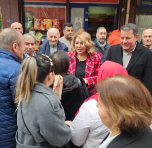 Giresun Milletvekili Gezmiş kenti dolaşıp sorun dinliyor