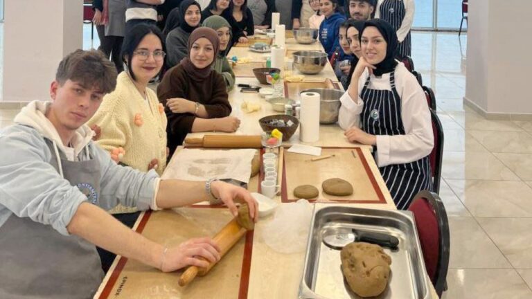 Giresun’da yılbaşı temalı kurabiye atölyesi