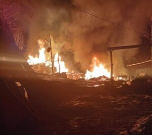 Yanan evinin yanında ağaçta asılı bulundu