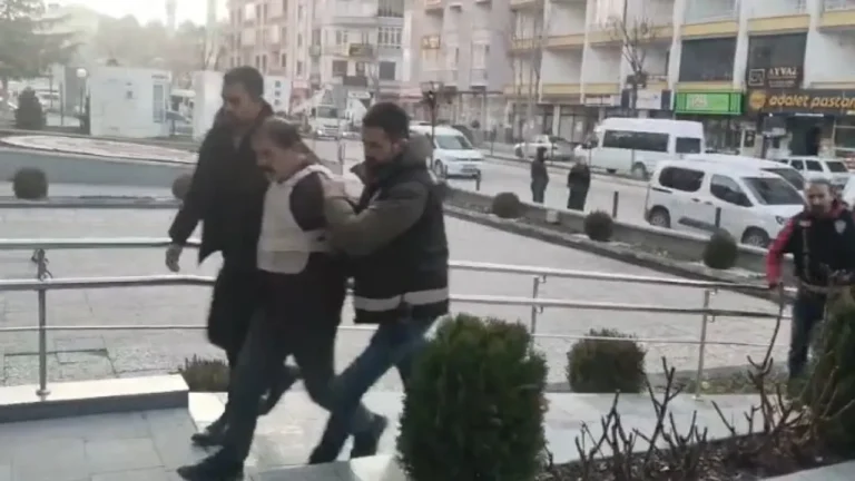 Komşusunu öldürüp 6 parçaya ayırdı