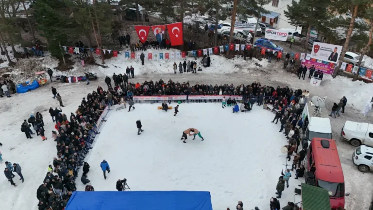 Artvin’de 29. Kar Üstü Karakucak Güreşleri yapıldı