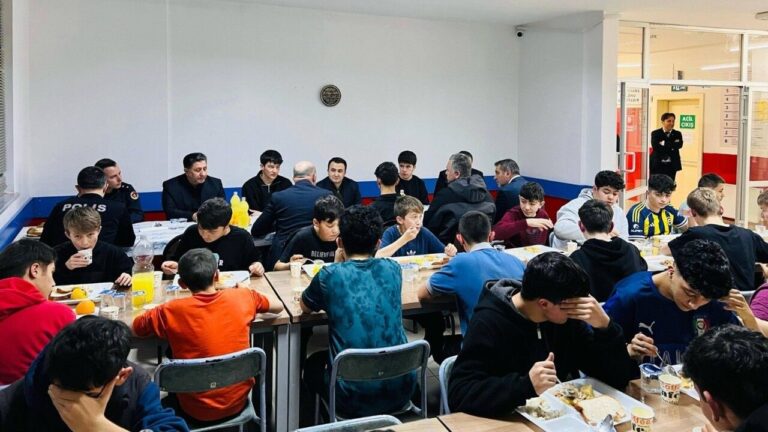 Giresun’da Öğrenciler Akşam Yemeğinde Kaymakamla Buluştu