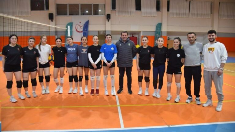 Giresun’da Başkan Karadere, voleybolculara başarılar diledi