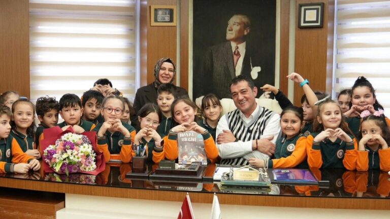 Başkana Köse’ye Öğrencilerden Sürpriz