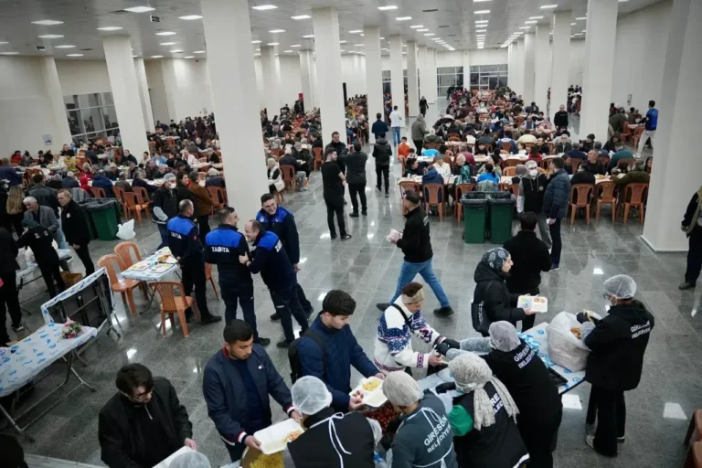 Giresun Belediye Aşevi, 1500 kişiyi aynı sofrada buluşuyor