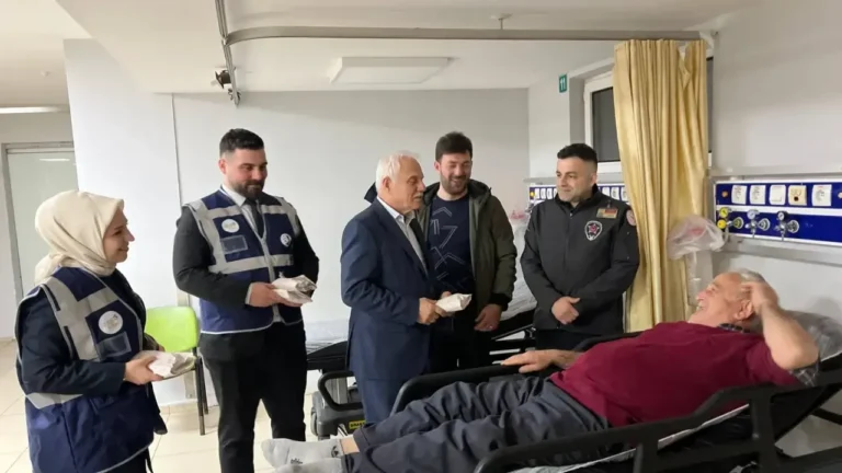 Milletvekili Elmas’tan Hastalara Sahur Ziyareti