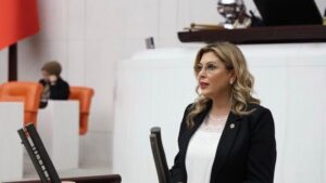 CHP’li Gezmiş’ten İlaç Tedarikinde “Yerli ve Yeni İlaç Sanayi” Önerisi