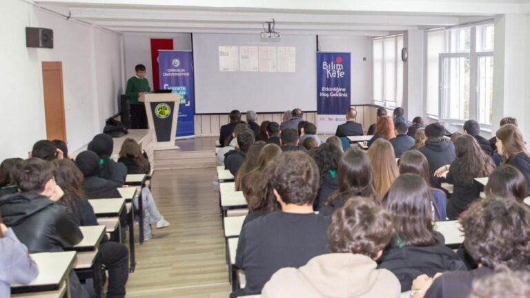 Giresun’da Bilim Kafe’de deprem ele alındı