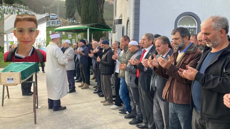 Sanal oyunun etkisinde kalan 13 yaşındaki Eymen kendini astı